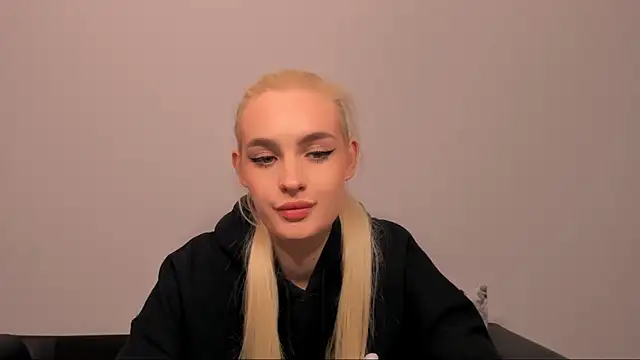 OliviaKisss online show from March 25, 2026, 8:15 pm