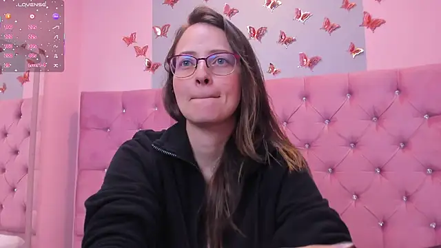 AmbeerWood  online show from September 28, 2025, 11:48 am