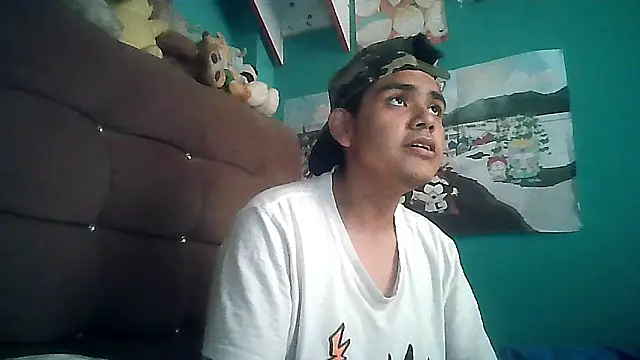 Snapshot of Valesh20 chatting on October 19, 2025, 9:26 pm Valesh20 online show from October 19, 2025, 9:26 pm