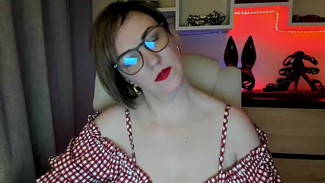 feliziaDesire online show from December 5, 2025, 1:09 pm