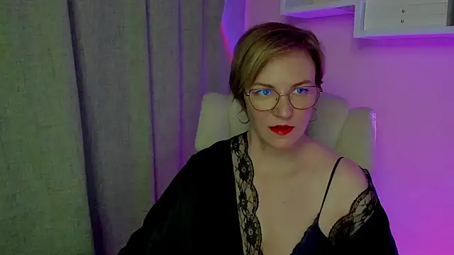 Snapshot of feliziaDesire chatting on August 4, 2026, 3:43 am feliziaDesire online show from August 4, 2026, 3:43 am