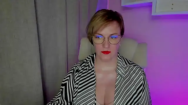 Snapshot of feliziaDesire chatting on August 5, 2026, 12:52 pm feliziaDesire online show from August 5, 2026, 12:52 pm