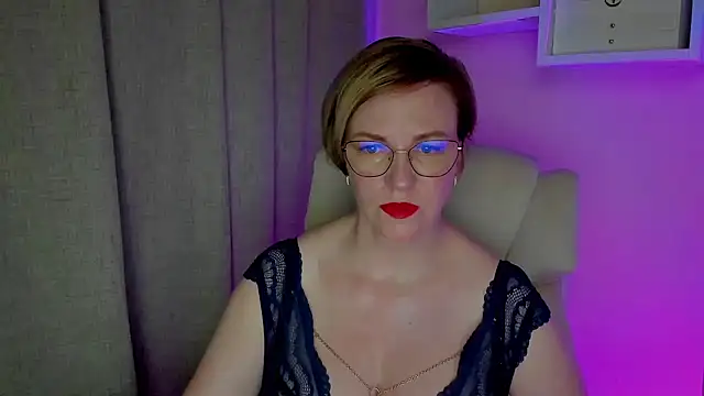 Snapshot of feliziaDesire chatting on August 6, 2026, 3:52 am feliziaDesire online show from August 6, 2026, 3:52 am