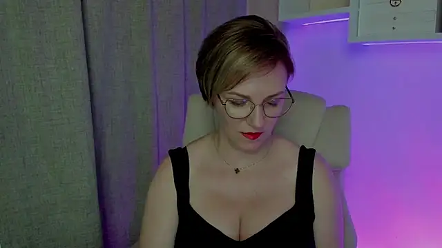 Snapshot of feliziaDesire chatting on August 9, 2026, 8:19 am feliziaDesire online show from August 9, 2026, 8:19 am