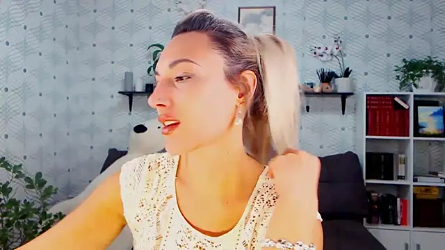 Snapshot of MillaXQueen chatting on October 15, 2025, 2:06 pm MillaXQueen online show from October 15, 2025, 2:06 pm