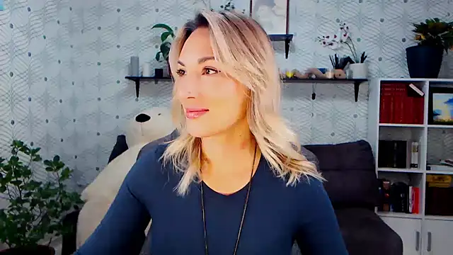 Snapshot of MillaXQueen chatting on November 16, 2025, 5:57 am MillaXQueen online show from November 16, 2025, 5:57 am