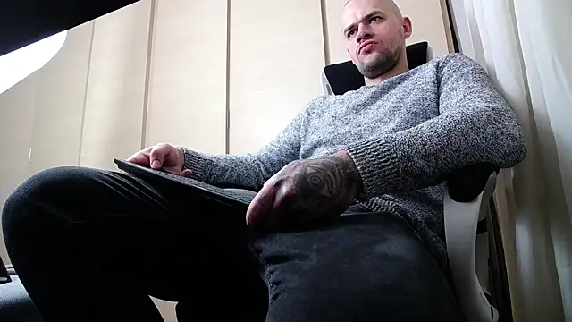 Snapshot of FindomJason chatting on December 12, 2024, 2:33 pm FindomJason online show from December 12, 2024, 2:33 pm