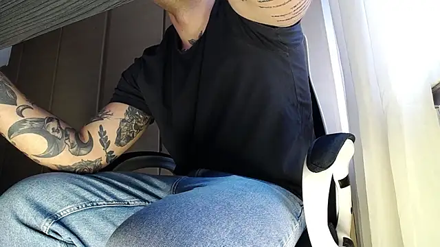 Snapshot of FindomJason chatting on March 13, 2025, 10:05 am FindomJason online show from March 13, 2025, 10:05 am