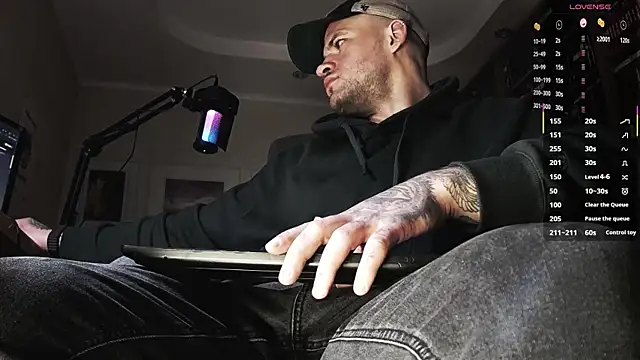 Snapshot of FindomJason chatting on October 15, 2025, 1:33 pm FindomJason online show from October 15, 2025, 1:33 pm