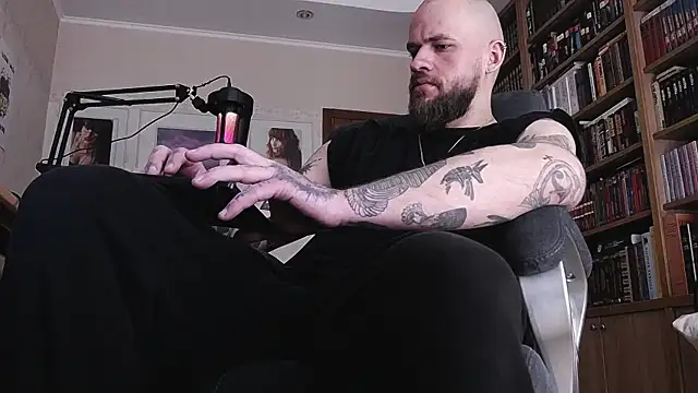 Snapshot of FindomJason chatting on May 2, 2026, 6:18 am FindomJason online show from May 2, 2026, 6:18 am