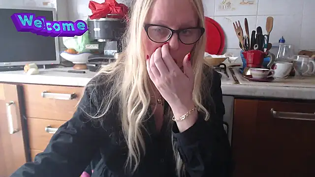 martachatte online show from February 17, 2025, 2:04 pm