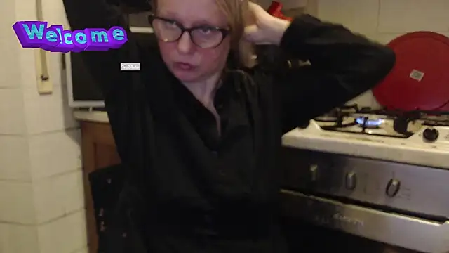 martachatte online show from February 17, 2025, 6:59 pm