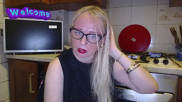 martachatte online show from February 18, 2025, 7:52 pm