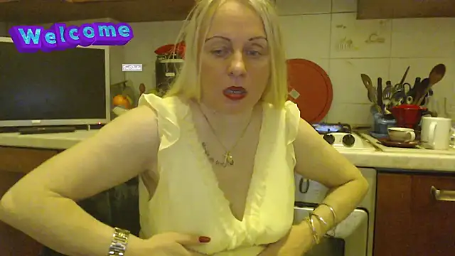 martachatte online show from February 26, 2025, 7:38 pm