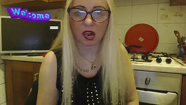 martachatte online show from February 27, 2025, 8:09 pm