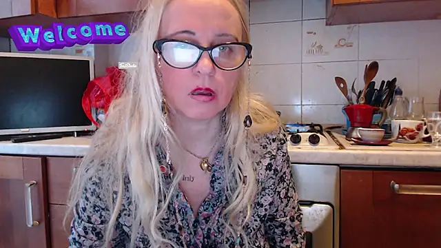 martachatte online show from March 3, 2025, 6:04 am
