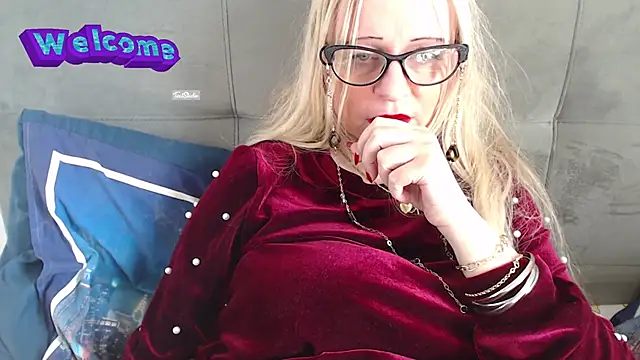 martachatte online show from March 5, 2025, 2:01 pm