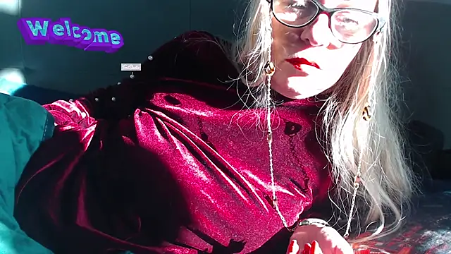 martachatte online show from March 5, 2025, 5:08 pm