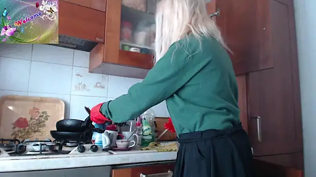 martachatte online show from December 3, 2025, 10:02 am