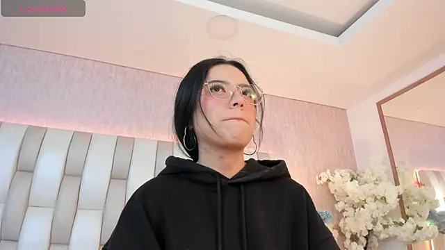 Rebeca jones online show from February 18, 2025, 1:22 pm