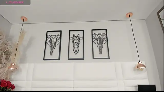 Rebeca jones online show from September 29, 2025, 12:21 pm