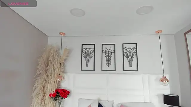 Rebeca jones online show from October 27, 2025, 12:20 pm