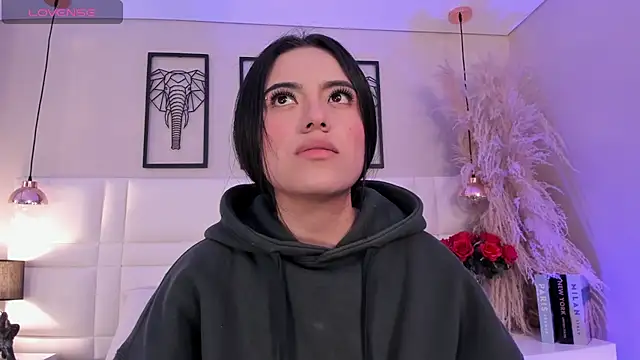 Rebeca jones online show from November 11, 2025, 12:38 pm