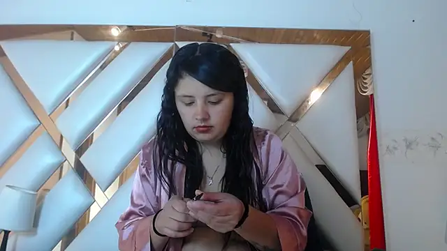 nathaly low1 online show from May 12, 2026, 1:19 pm