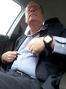 stiffandlubedxh online show from December 11, 2024, 9:01 pm