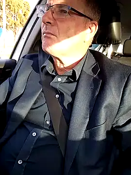 stiffandlubedxh online show from January 19, 2025, 8:19 pm