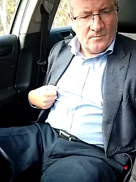 stiffandlubedxh online show from September 28, 2025, 10:04 pm