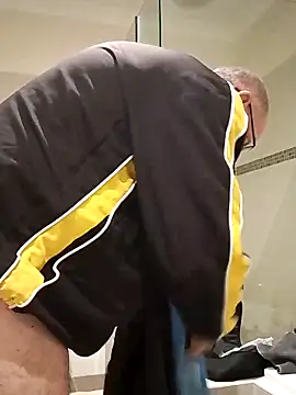 stiffandlubedxh online show from December 19, 2025, 9:22 pm