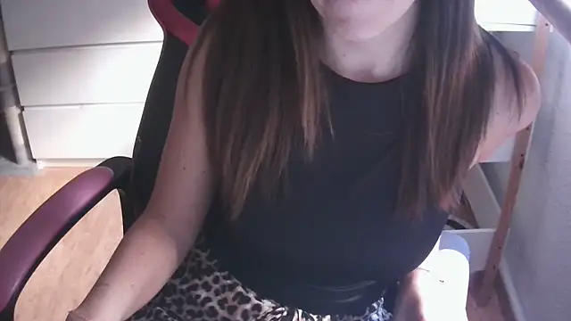 LunaGuerraxx online show from November 7, 2025, 8:36 am