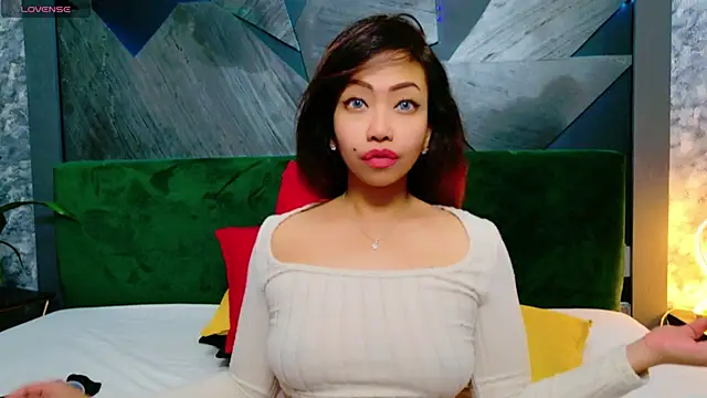 ElyaQuinn online show from January 14, 2025, 1:06 pm