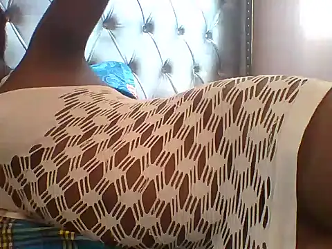 Snapshot of Sexy_Chocolate_Babe chatting on February 17, 2025, 6:31 am Sexy Chocolate Babe online show from February 17, 2025, 6:31 am