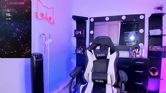 miss kitty online show from December 22, 2024, 1:23 am