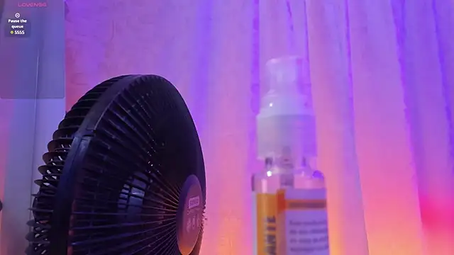 lonely shewolf online show from January 31, 2025, 6:25 pm