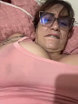 lonely shewolf online show from October 25, 2025, 3:25 am