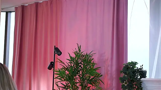 Snapshot of ArtTeasee chatting on December 27, 2024, 8:24 am ArtTeasee online show from December 27, 2024, 8:24 am