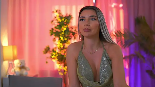 Snapshot of ArtTeasee chatting on March 22, 2025, 1:19 pm ArtTeasee online show from March 22, 2025, 1:19 pm