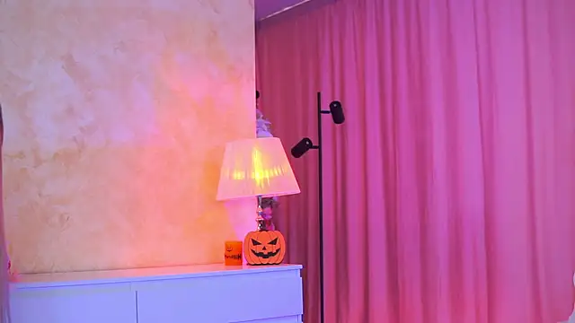 Snapshot of ArtTeasee chatting on November 6, 2025, 9:32 am ArtTeasee online show from November 6, 2025, 9:32 am