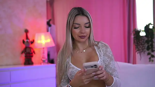 ArtTeasee online show from December 15, 2025, 9:24 am