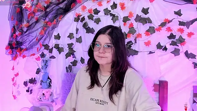 Mey moon online show from February 7, 2025, 3:41 pm