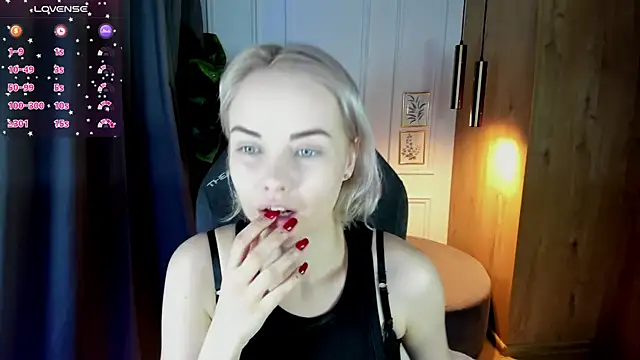 StephanieSweety online show from March 7, 2025, 5:29 am