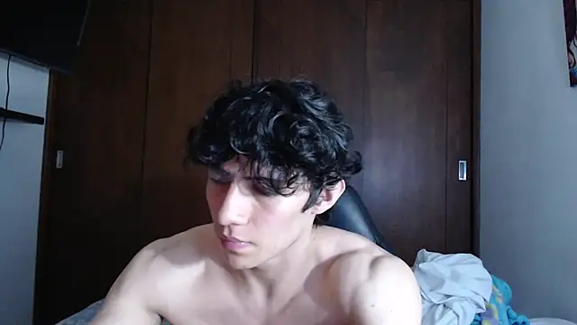 aresholland online show from February 8, 2025, 2:26 am