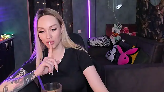 Blckmirrorr online show from April 9, 2026, 11:43 pm