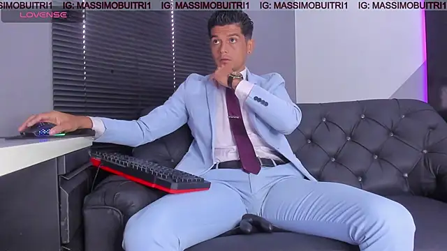 Snapshot of massimo_g chatting on June 4, 2026, 12:44 pm massimo g online show from June 4, 2026, 12:44 pm