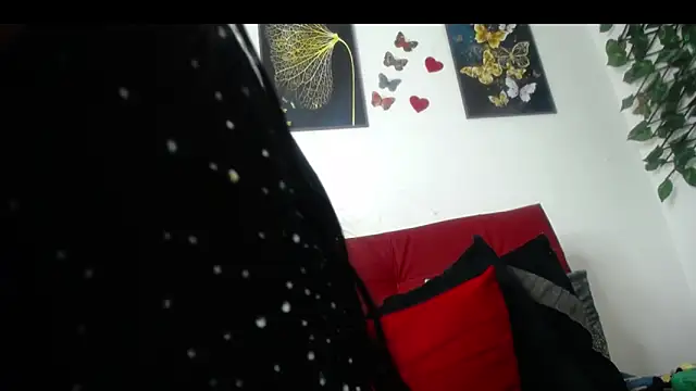 luzcastillo07 online show from February 10, 2025, 8:31 am