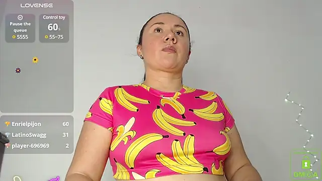 Snapshot of Luci_flores chatting on February 19, 2025, 1:29 am Luci flores online show from February 19, 2025, 1:29 am