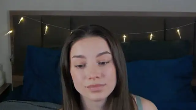 sinthiaroze online show from March 15, 2025, 3:48 pm